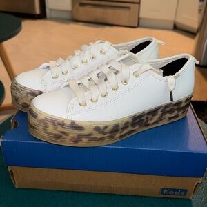KEDS WHITE LEATHER PLATFORM SNEAKER - LEOPARD SOLE - 7.5